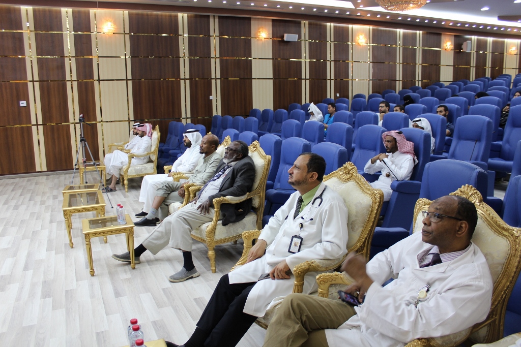 سعادة عميد كلية المجتمع يقدم محاضرة بعنوان "التعقيم والتطهير في المستشفيات" للممارسين الصحيين في مدينة نجران - الفصل الأول 40-1441