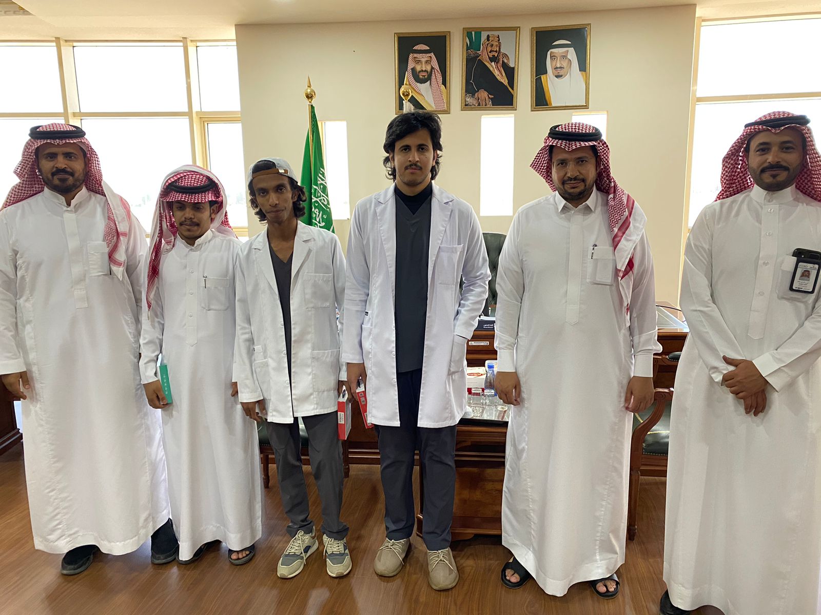 The Student Branch of the Applied College honored the students who participated in the college's competition to celebrate the founding day under the slogan 