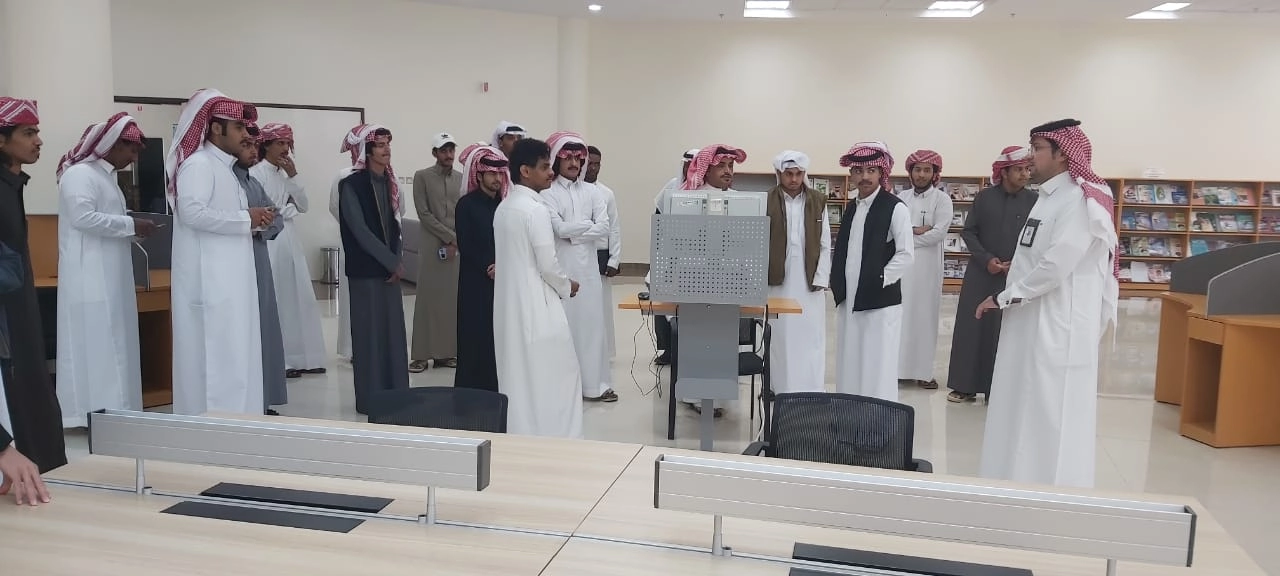 The Student Activities Committee at the Applied College Organizes an Educational Visit to Prince Mishal bin Abdullah Central Library to Enhance Students' Cognitive Awareness – Second Semester 1446